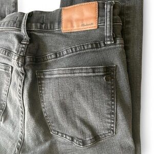 Madewell Black High-Rise Skinny Jeans with Busted Knees & Frayed Hem - Size 26 🖤